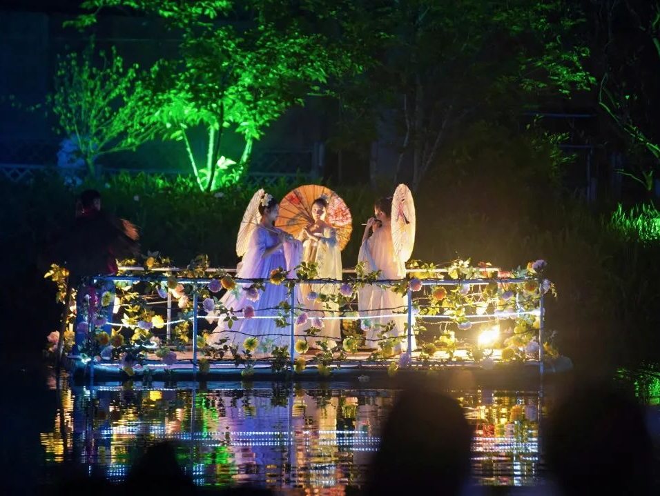 甘坑古镇获评省级旅游休闲街区，双节开启“日游夜赏”新体验