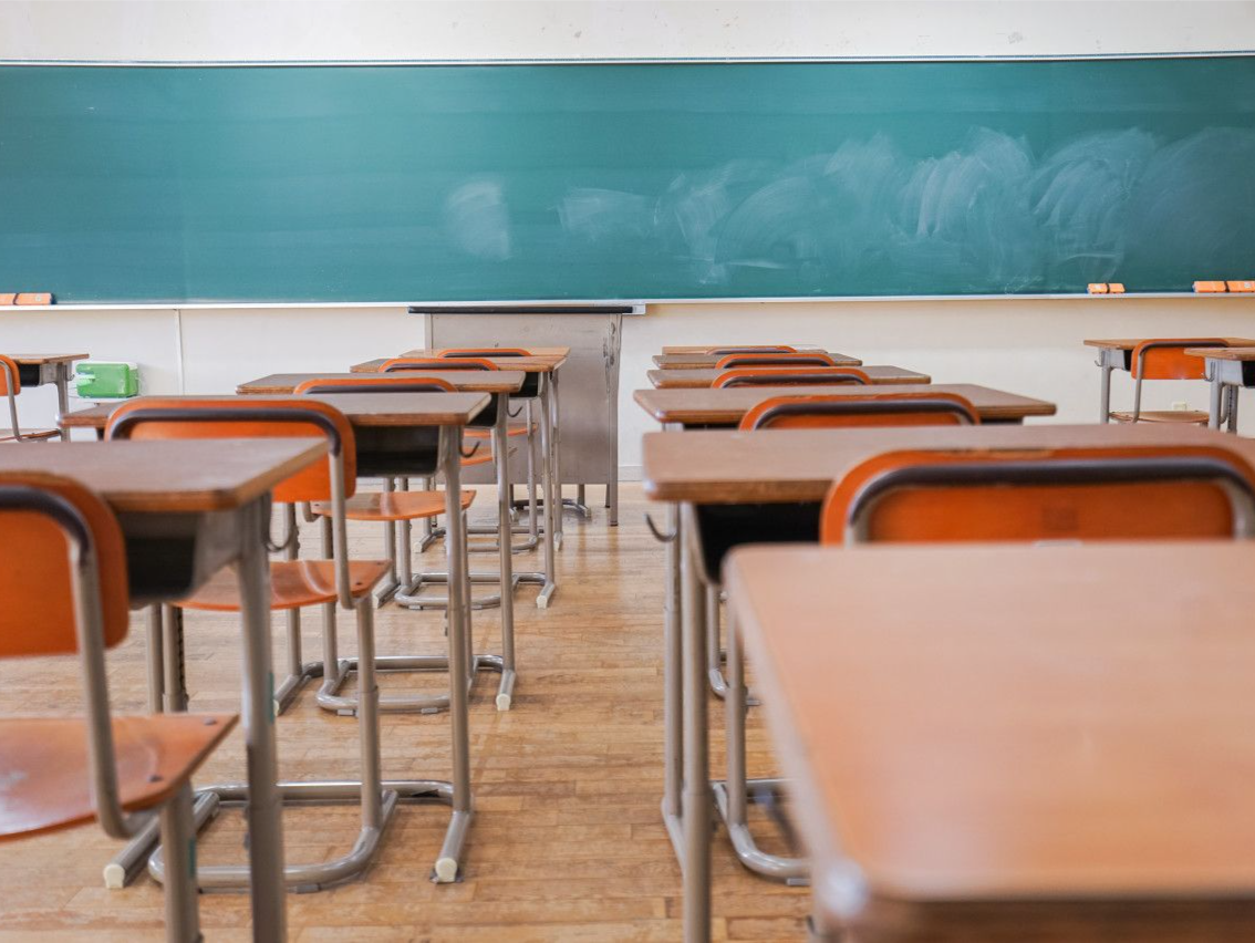 广西桂平通报“男教师被指与女学生维持不当关系”：存生活作风问题，已停职