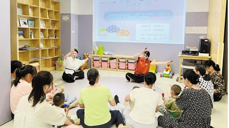 大浪赖屋山社区“向日葵亲子小屋”成育儿宝地