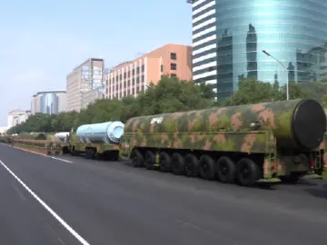 燃！DF61导弹亮相阅兵场