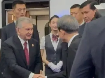 多国领导人乘高铁抵达北京