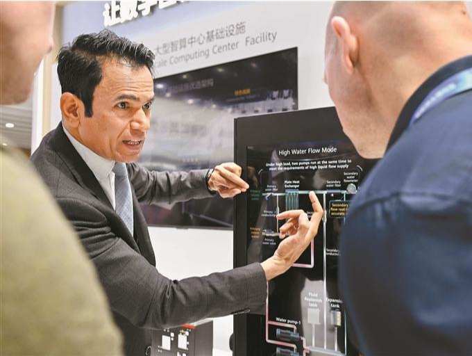 大批深企在2025国际数字能源展上展示最新技术 “AI+能源”解锁更多应用新场景