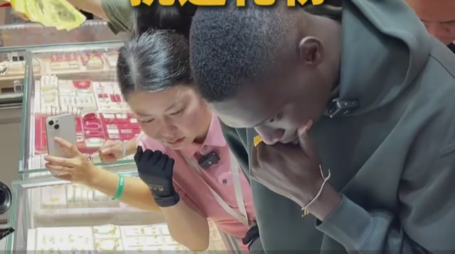 闯入“中国宝都”，无语哥给妈妈挑选礼物