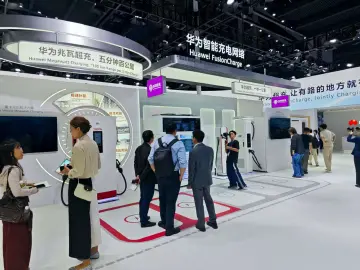2025国际数字能源展在深开幕，华为、比亚迪最新技术亮相