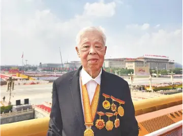 东江纵队抗战老兵罗竞辉登上天安门城楼观礼  “这是我一生中最开心幸福的时刻”