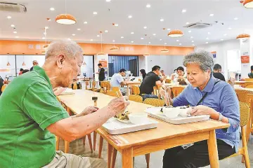 晶报特别报道 | 奔跑在朝阳赛道上的“银发经济”