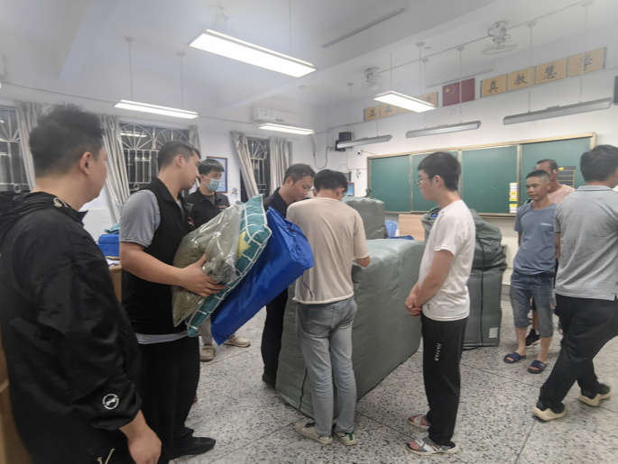 防御超强台风“桦加沙”丨广东维持防风I级应急响应，目前全省累计转移超104万人