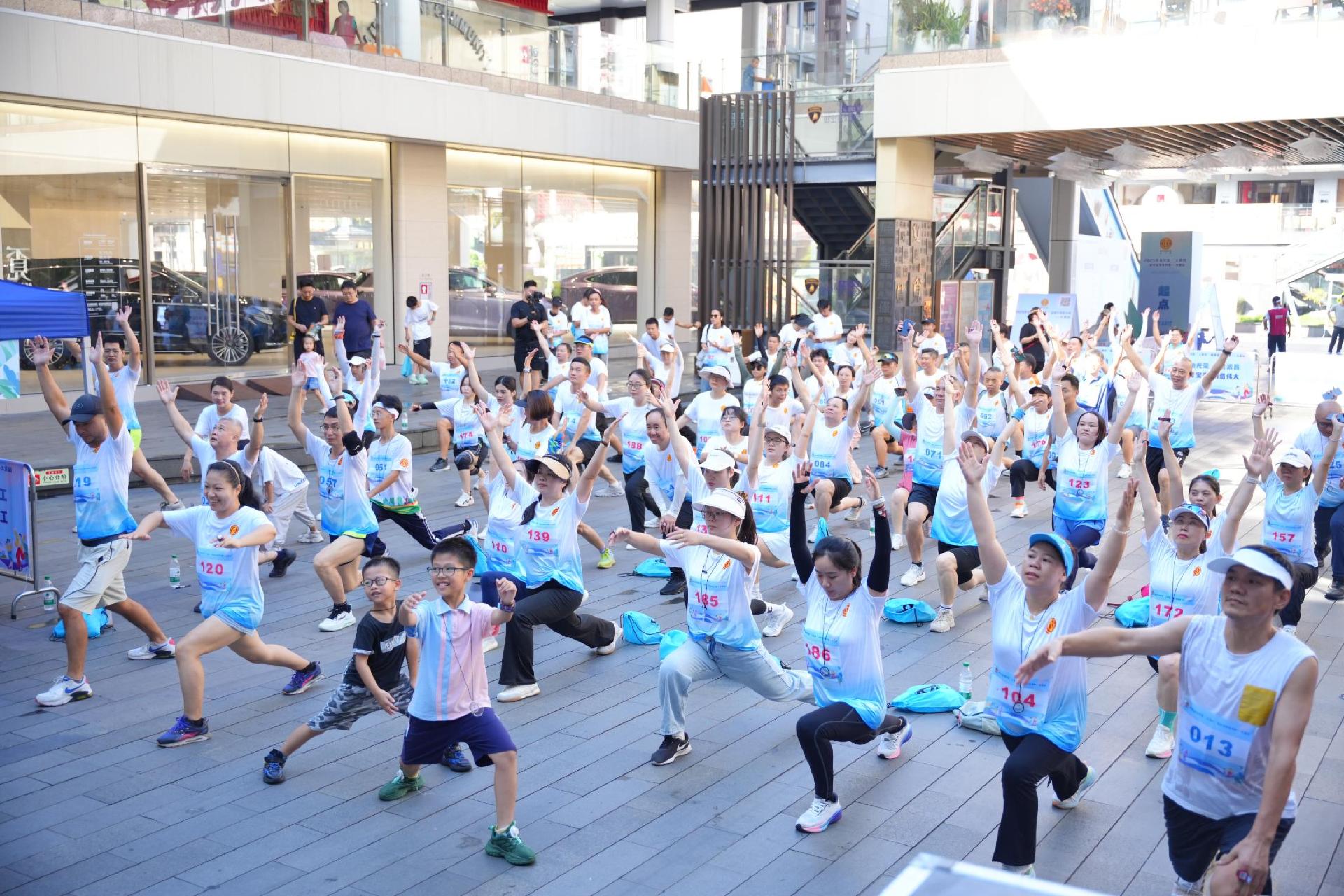 2025年龙华区“工会杯”定向赛首站开跑，200余名选手“玩转”大浪商圈趣味打卡！