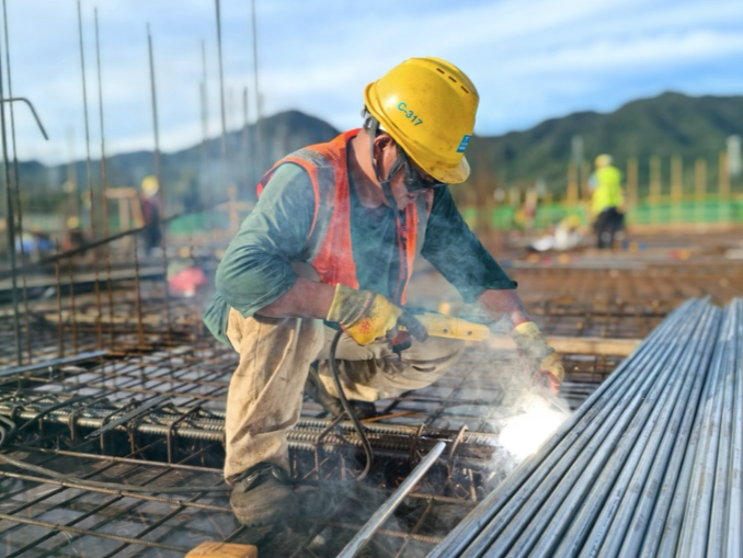 “双节”不停工！一线建设者坚守岗位冲刺年度目标