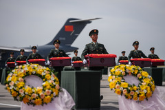 新华全媒+丨第十二批在韩中国人民志愿军烈士遗骸回国（17）