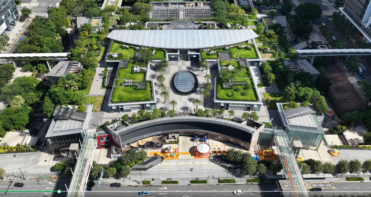 中轴云廊·顶上空间首展经典大黄鸭