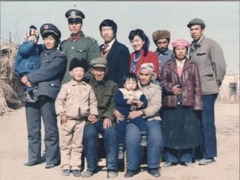 砥砺奋进七十载 天山南北谱华章｜沙海老兵后代含泪回忆：父亲一生再未出疆，边疆早已是家乡！