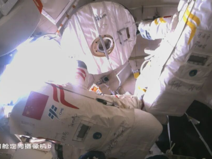 神舟二十号航天员乘组圆满完成第四次出舱活动 