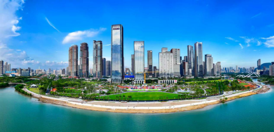 前海石公园桂湾段滨海岸线焕新升级！新增巨型沙池、星空草坪，网友热议“深圳滨海休闲新地标”
