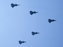 “歼-20家族”再添新成员 歼-20S亮相阅兵场