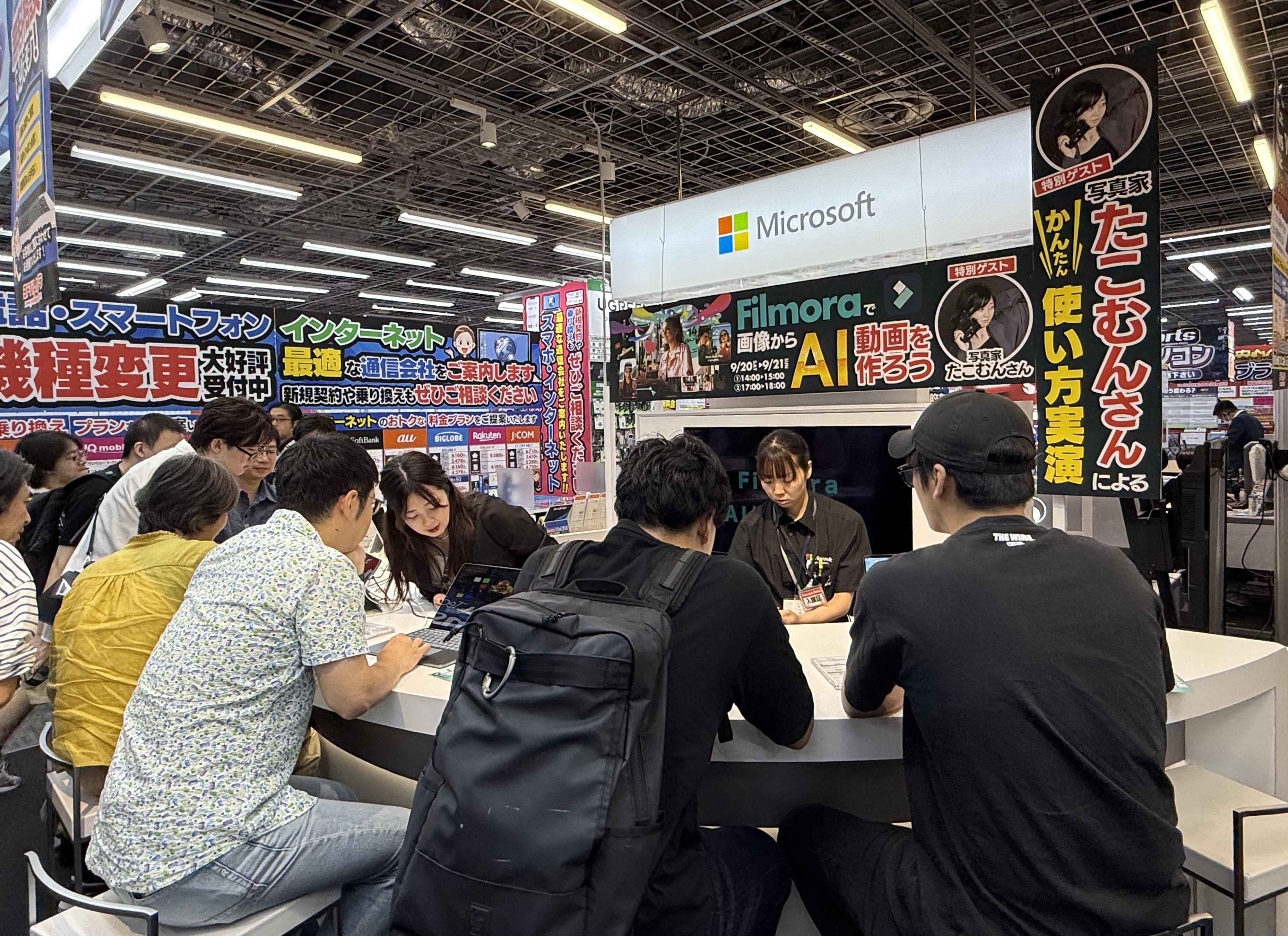 万兴科技Filmora日本东京秋叶原线下AI体验会“燃”爆，AI超创者点赞“打CALL”