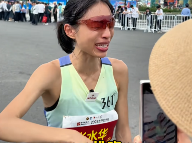 “最快女护士”被解聘或调岗？医院回应