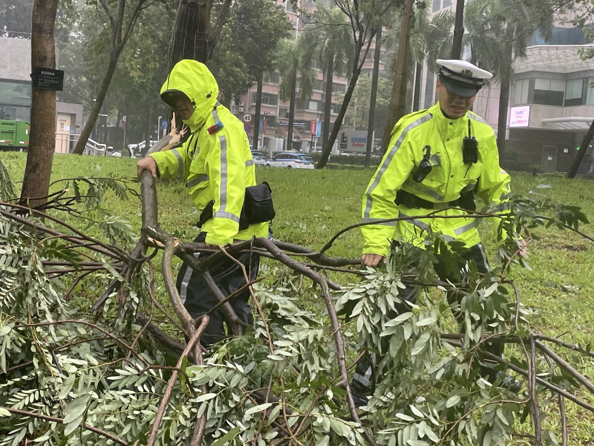 深圳众志成城打好台风“桦加沙”防御战