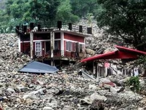 印度北部连日暴雨引发山体滑坡与洪水 已致15人死亡