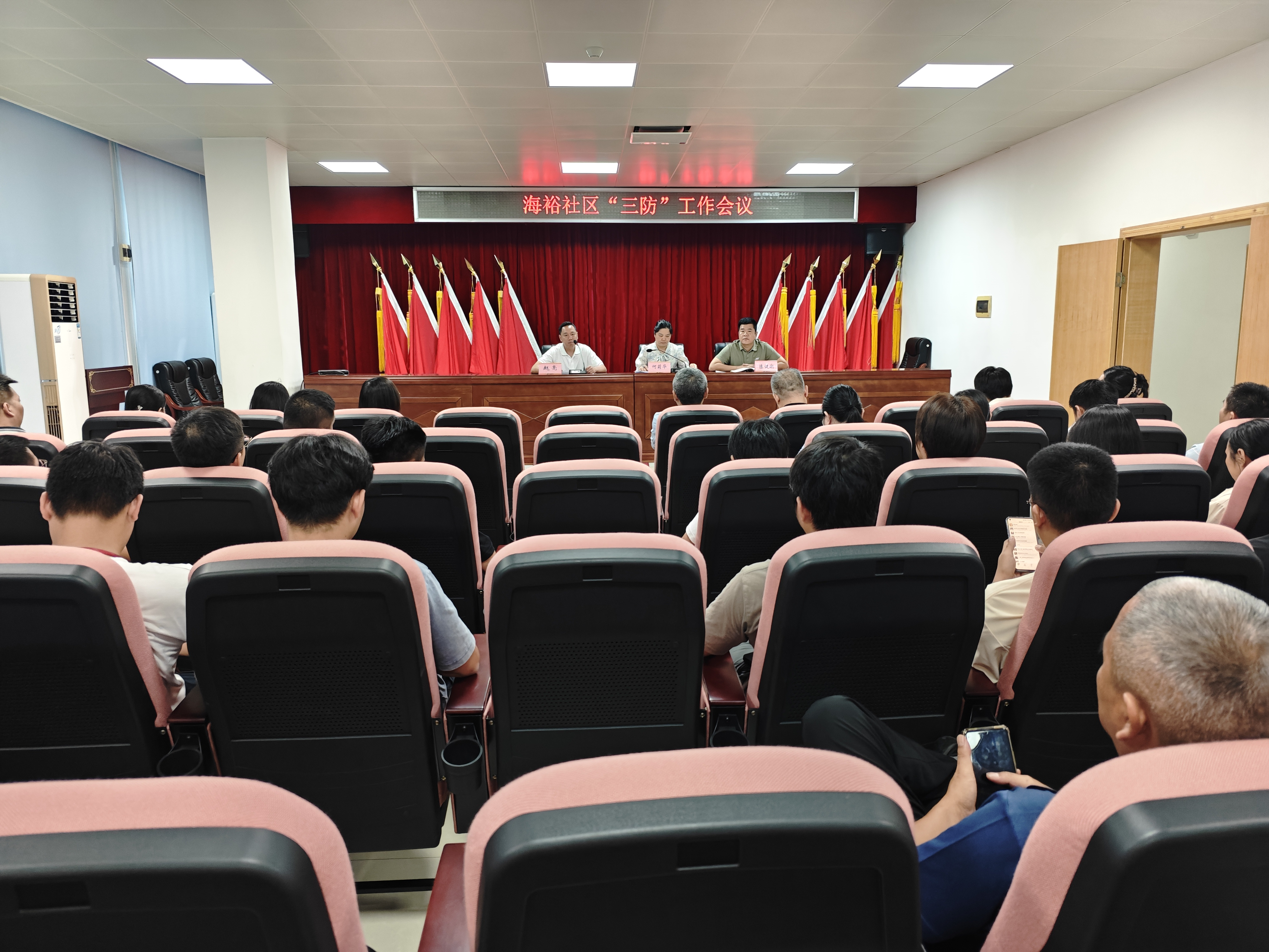 新安海裕社区迎战“桦加沙”：党员带头排查安全隐患，暖心关爱特殊人群