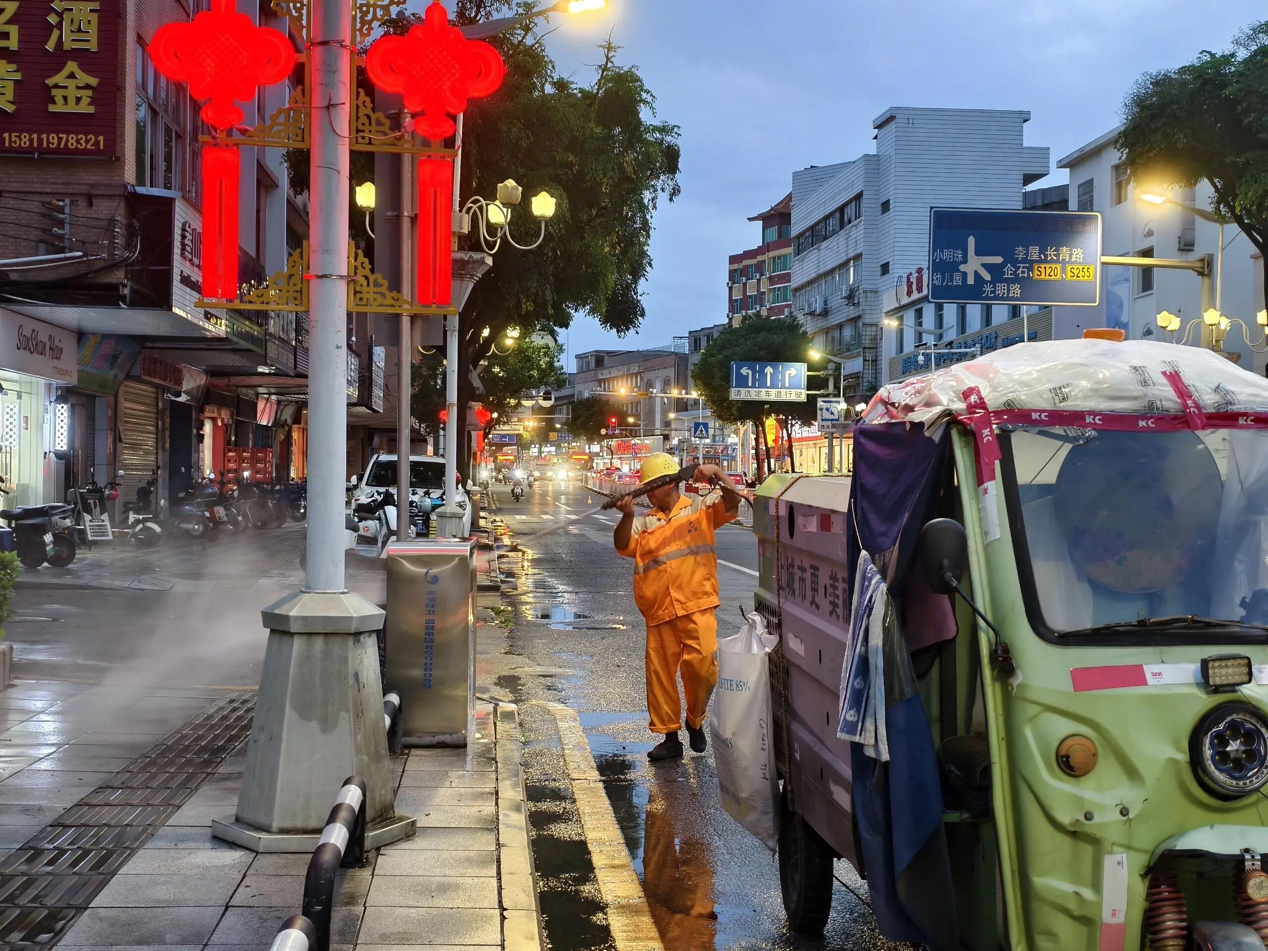 东莞开展夜间 “全城大清洁”，全力冲刺“整洁有范迎全运”百日行动