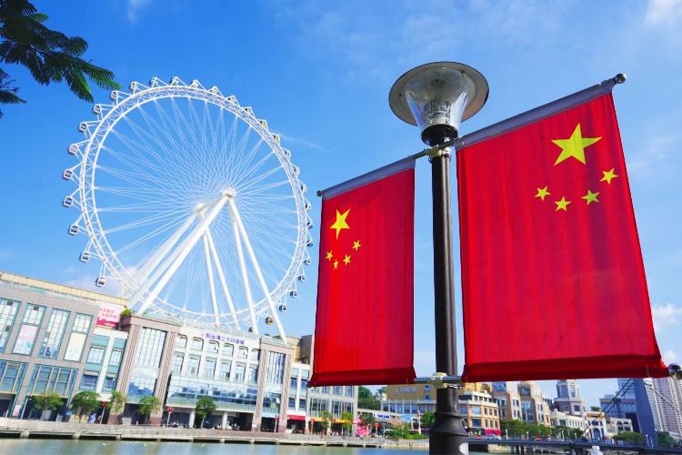 国旗飘扬迎国庆，中山“红”了