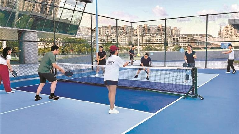 光明科学城全球青年人才中心举办匹克球交流活动