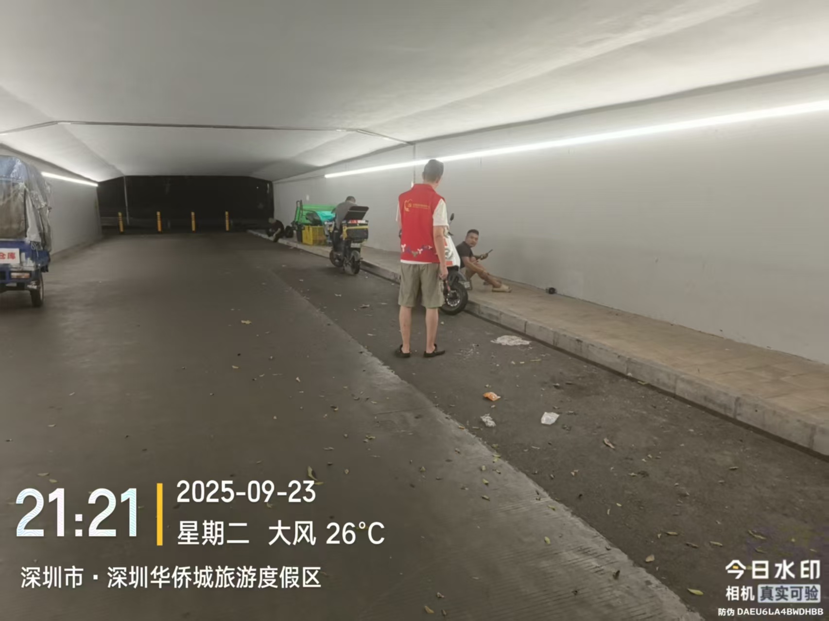 网格员台风天深夜巡查，3名涵洞下避雨外卖员获 “暖心安置”