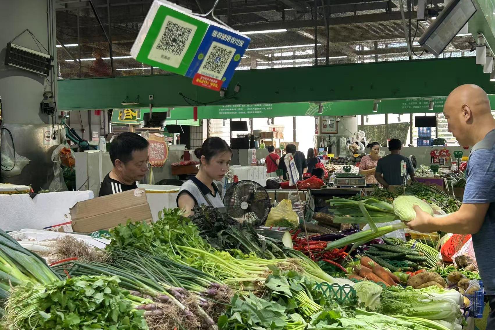 记者一线探访：深圳海吉星农批市场加大备货力度，市民采购有序