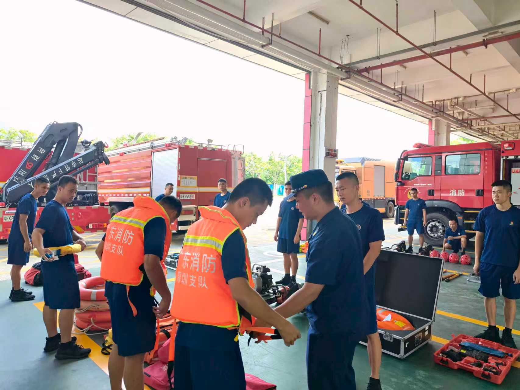 深圳消防闻风而动备战台风“桦加沙”