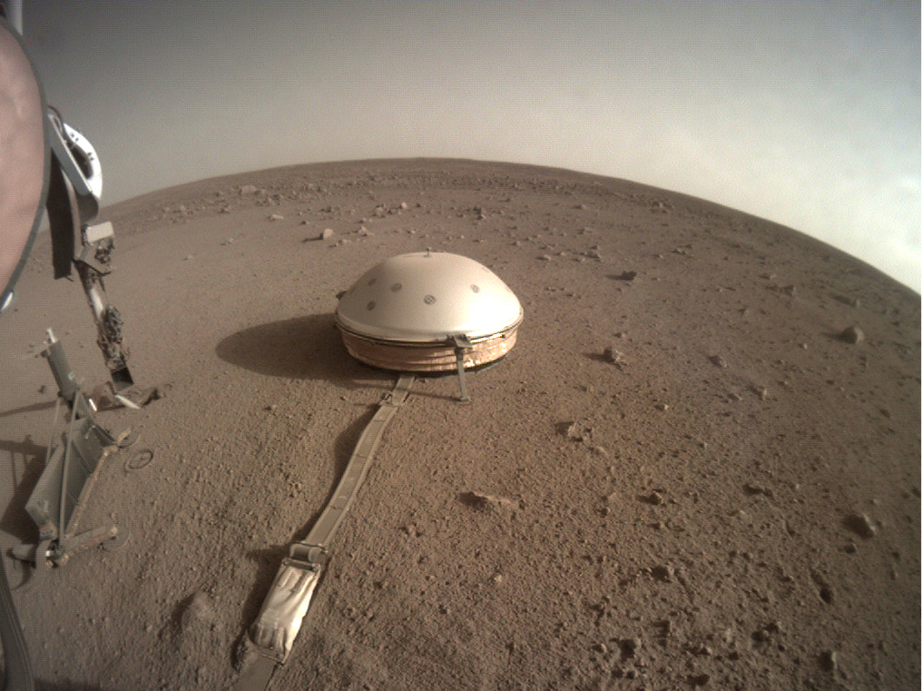 NASA火星地震数据揭示火星内部结构和45亿年前撞击史