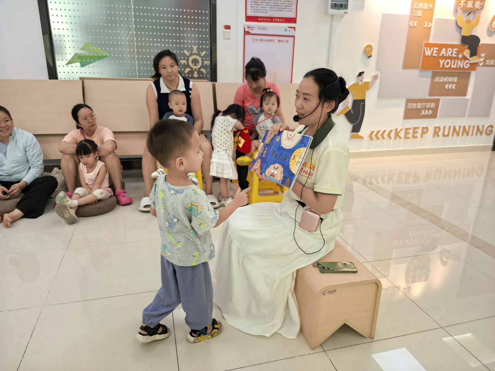 沙井沙二社区开展“我们的节日·中秋”亲子绘本故事会活动