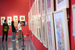 内蒙古自治区青少年铸牢中华民族共同体意识书画艺术作品展在呼和浩特举行（3）