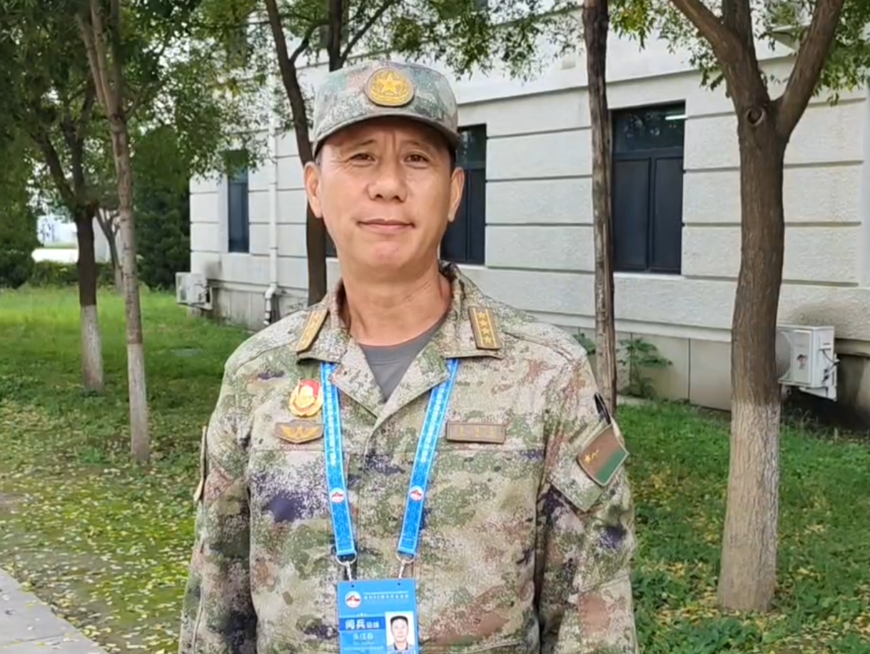 深圳军转干部变身阅兵方队训练顾问