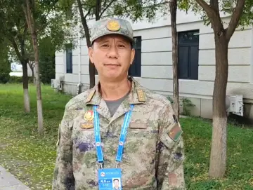 深圳军转干部变身阅兵方队训练顾问