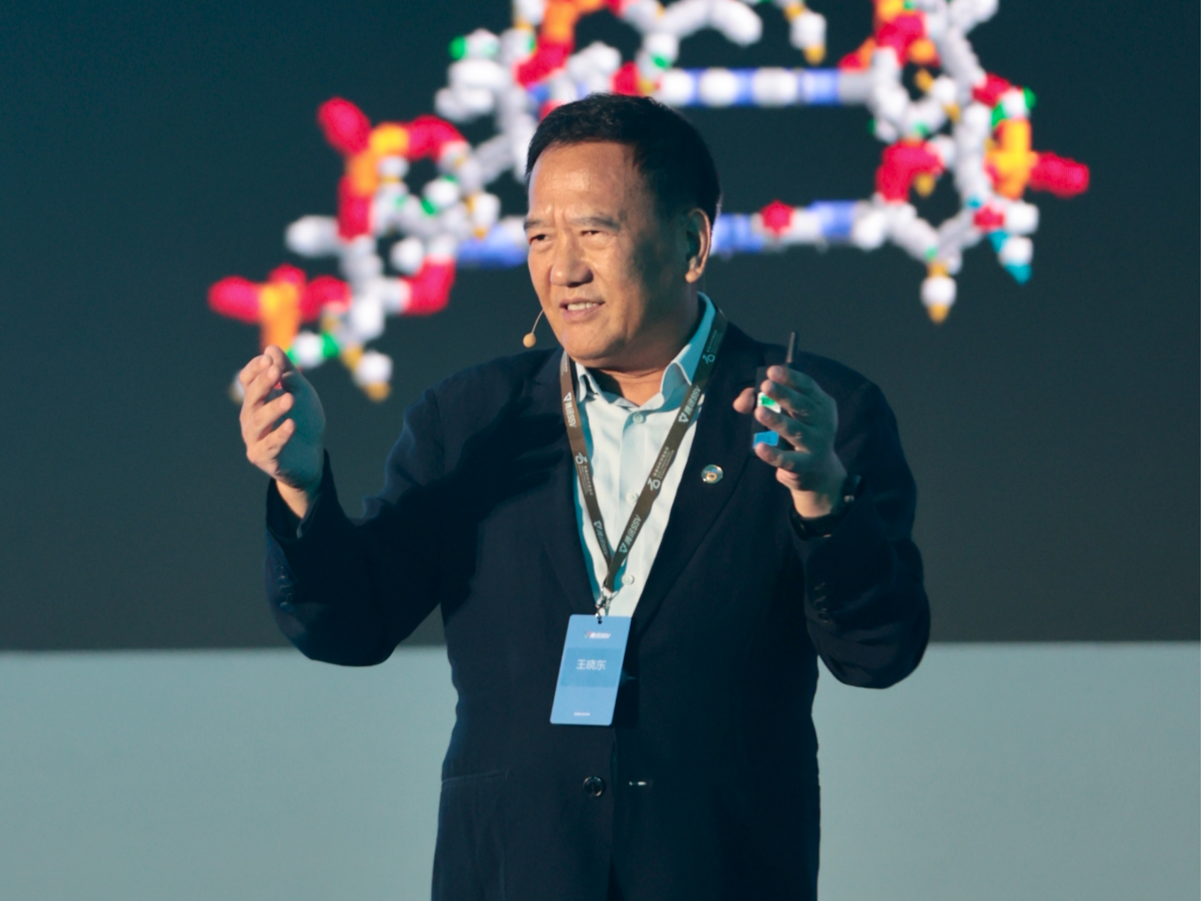 2025新基石50² 论坛开讲！王晓东以幽默开场谈生命科学突破