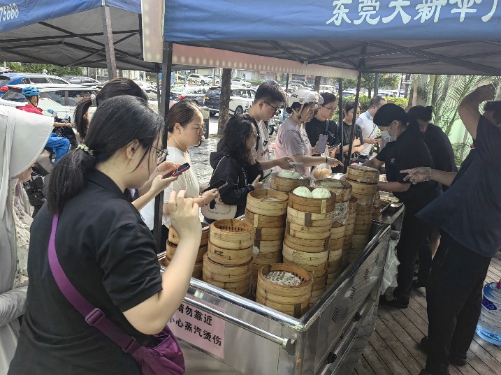 接地气！东莞这家老五星酒店的“路边档”火出圈