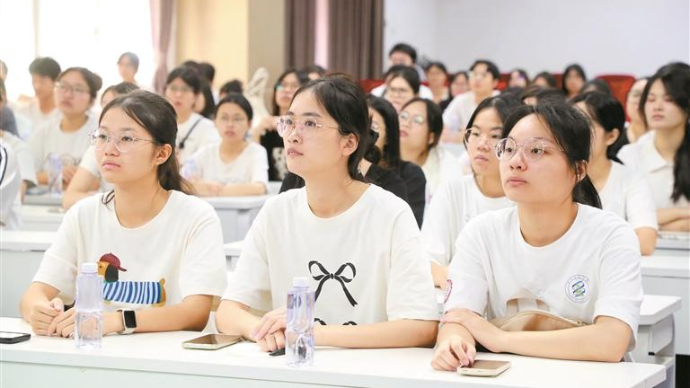 深职大250名“小海豚”志愿者整装待发