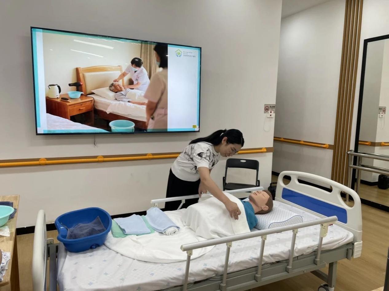 让养老更有温度！大浪街道提升养老服务从业人员技能