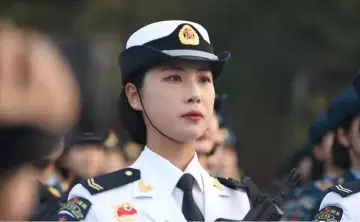 从阅兵排头兵到警营教官，她说……
