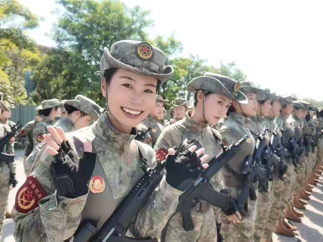 （暂不发）父亲激动说，我女儿就在民兵方队内！00后深圳退役女兵马晓淳参与阅兵