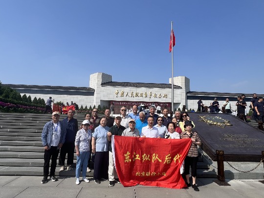 东江纵队后代走进抗战纪念馆，与国际友人共缅峥嵘岁月