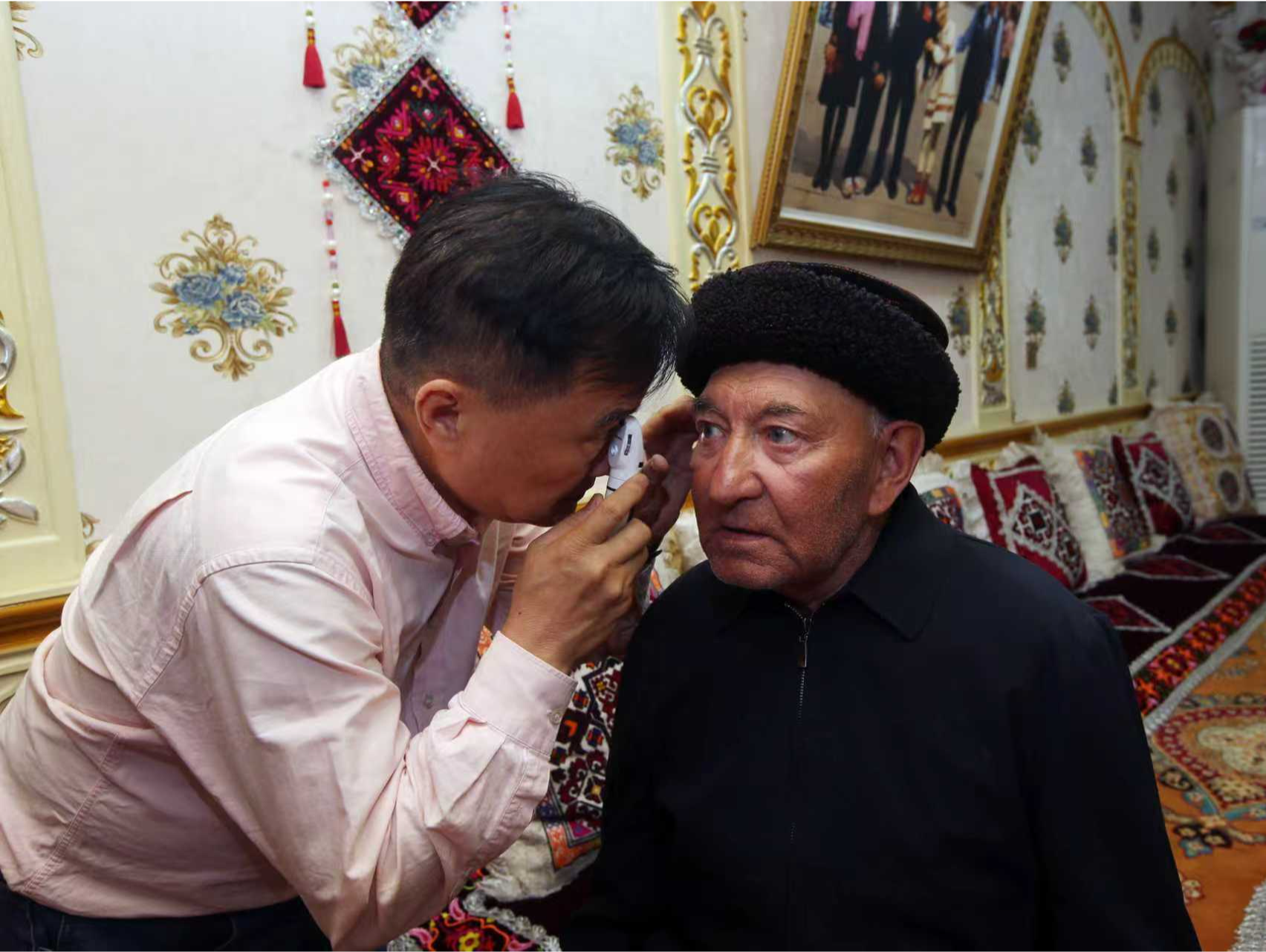 跨越万里的光明之约！“深圳关爱行动姚晓明光明行”医疗团队再赴帕米尔回访巴依卡老人​