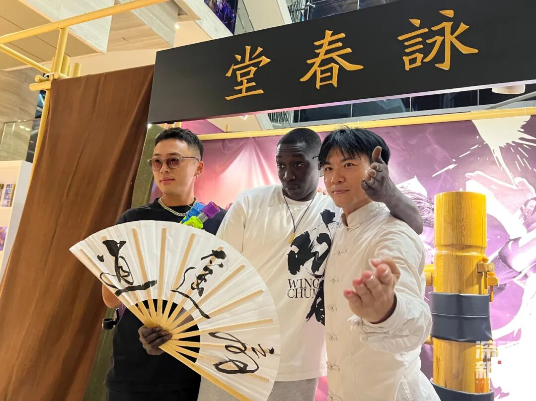 下午茶 | 秒变“夸夸机”！超2.59亿粉丝的“无语哥”空降深圳，表情管理彻底“失效”？