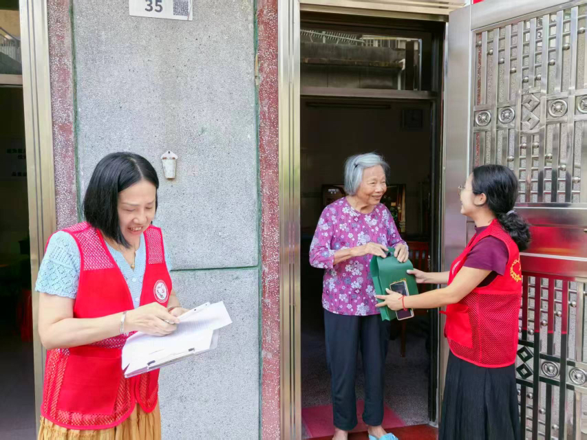 （活动太小了，终审建议不发）建安集团小梅沙交通集散中心项目党支部参与小梅沙社区中秋节前慰问活动