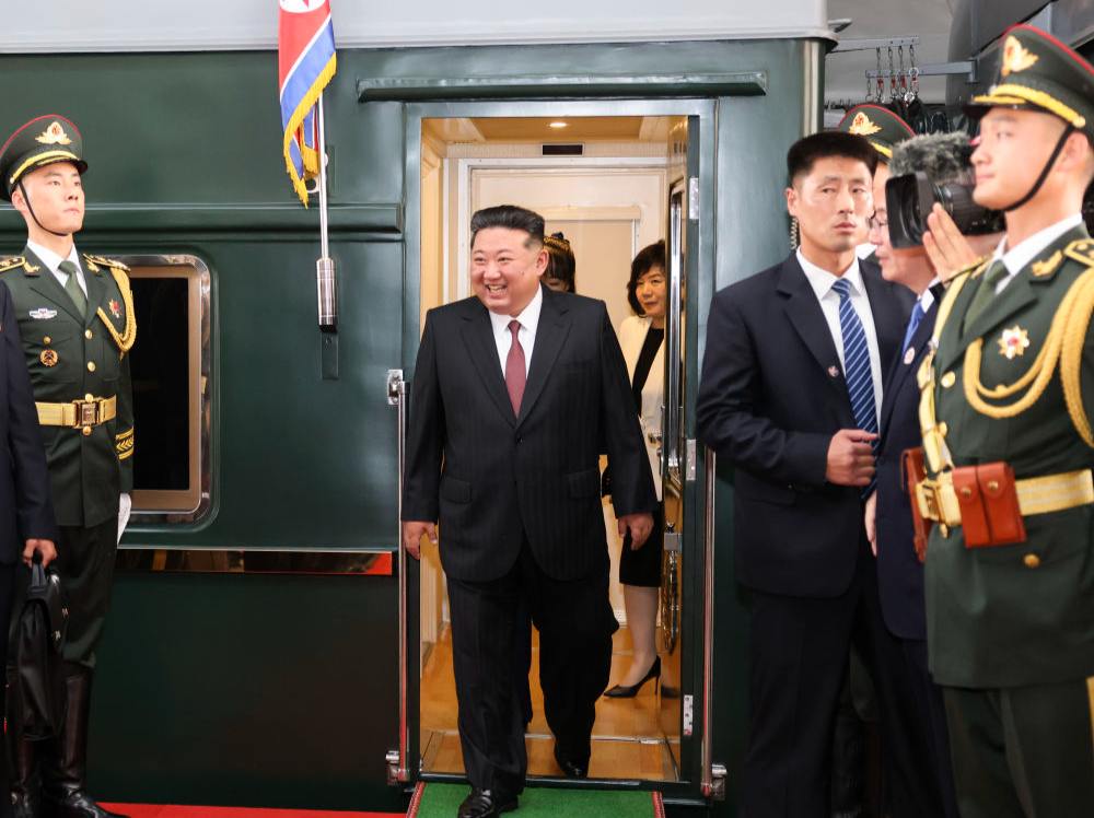 朝鲜劳动党总书记、国务委员长金正恩抵达北京