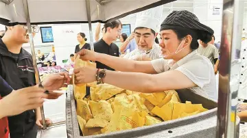 守望相助战台风 雨骤风急仍从容
