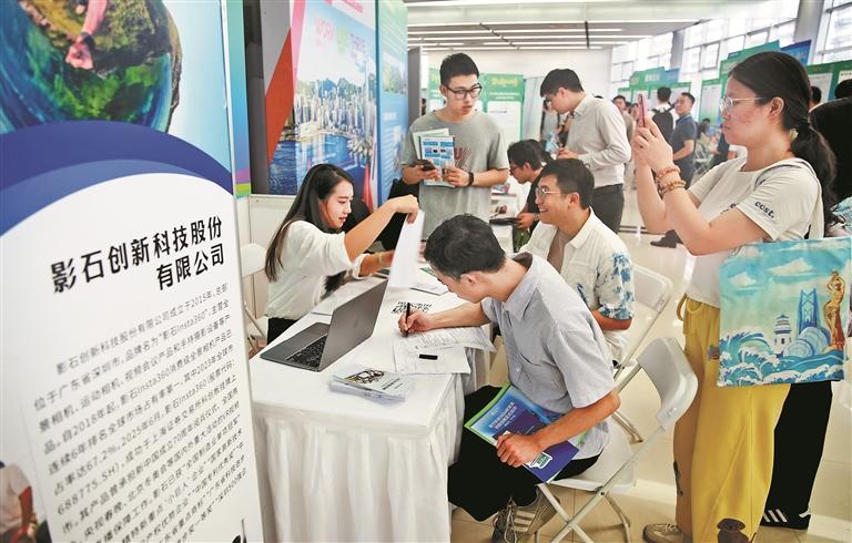 “没想到深企把这么多好岗位直接送到校”