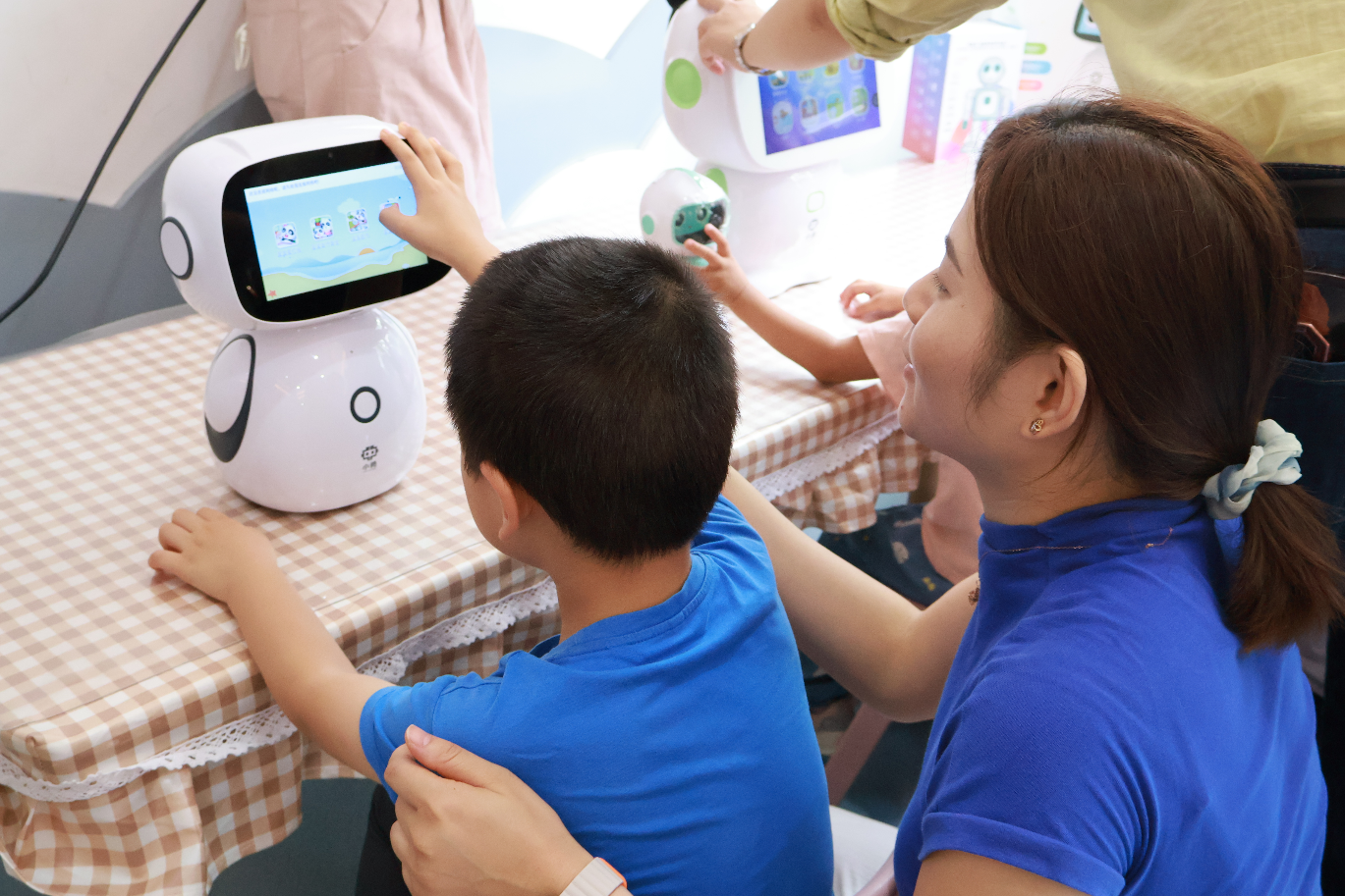 科技赋能,暖“星”同行!宝安智能辅具让康复融入日常