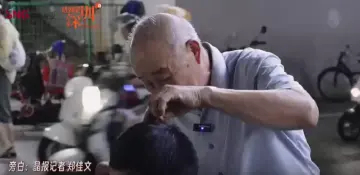 这就是深圳丨深圳街头10元理发师 老主顾“追”了十几年 